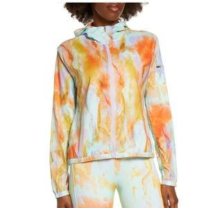 NWT Women’s NIKE Lightweight Running Jacket Size XS